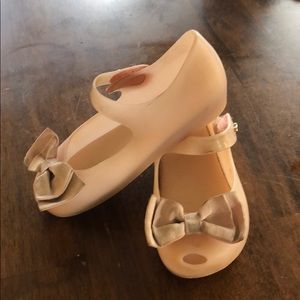 Mini Melissa. Bow shoes size 9